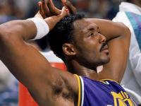 南宫28-包含蒂姆重返赛场，战术调整首场状态出色，热火观众沸腾！上演精彩一战的词条