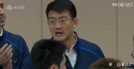 包含窗口期体能课后，那不勒斯更衣室发声备战CBA季后赛，质疑声仍在，高层口径保持一致的词条