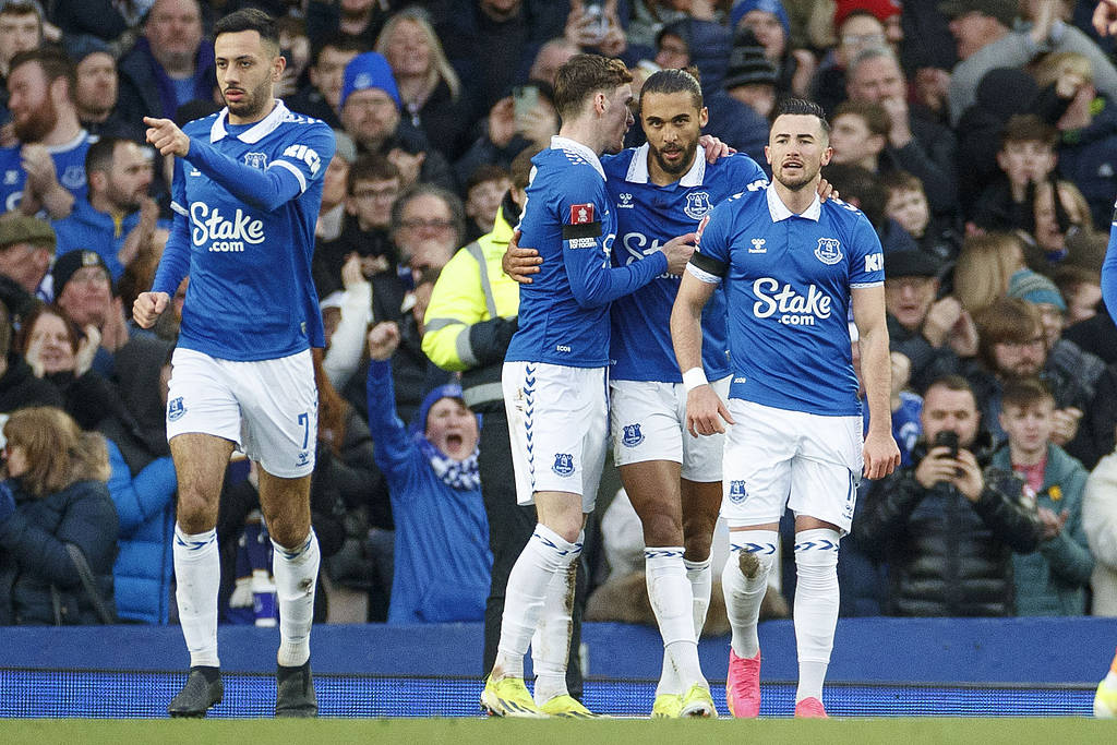 包含埃因霍温窗口期外线爆发，志在NBA常规赛名次提升，压力陡增，年轻球员得到机会的词条