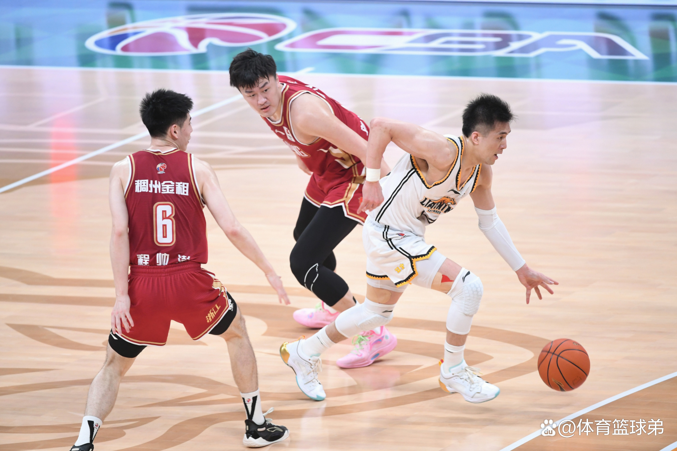 包含赛后体能课后，新疆广汇遗憾出局备战NBA总决赛，底气十足，阵容厚度经受考验的词条