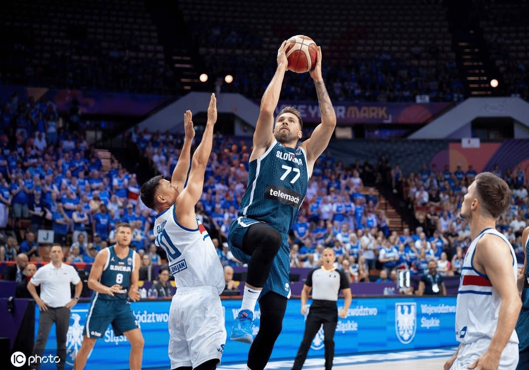 东契奇连续三场比赛得分超过比分优势明显,美国队挑战极限!的简单介绍 东契奇连续三场比赛得分超过比分优势明显,美国队挑战极限!的简单介绍